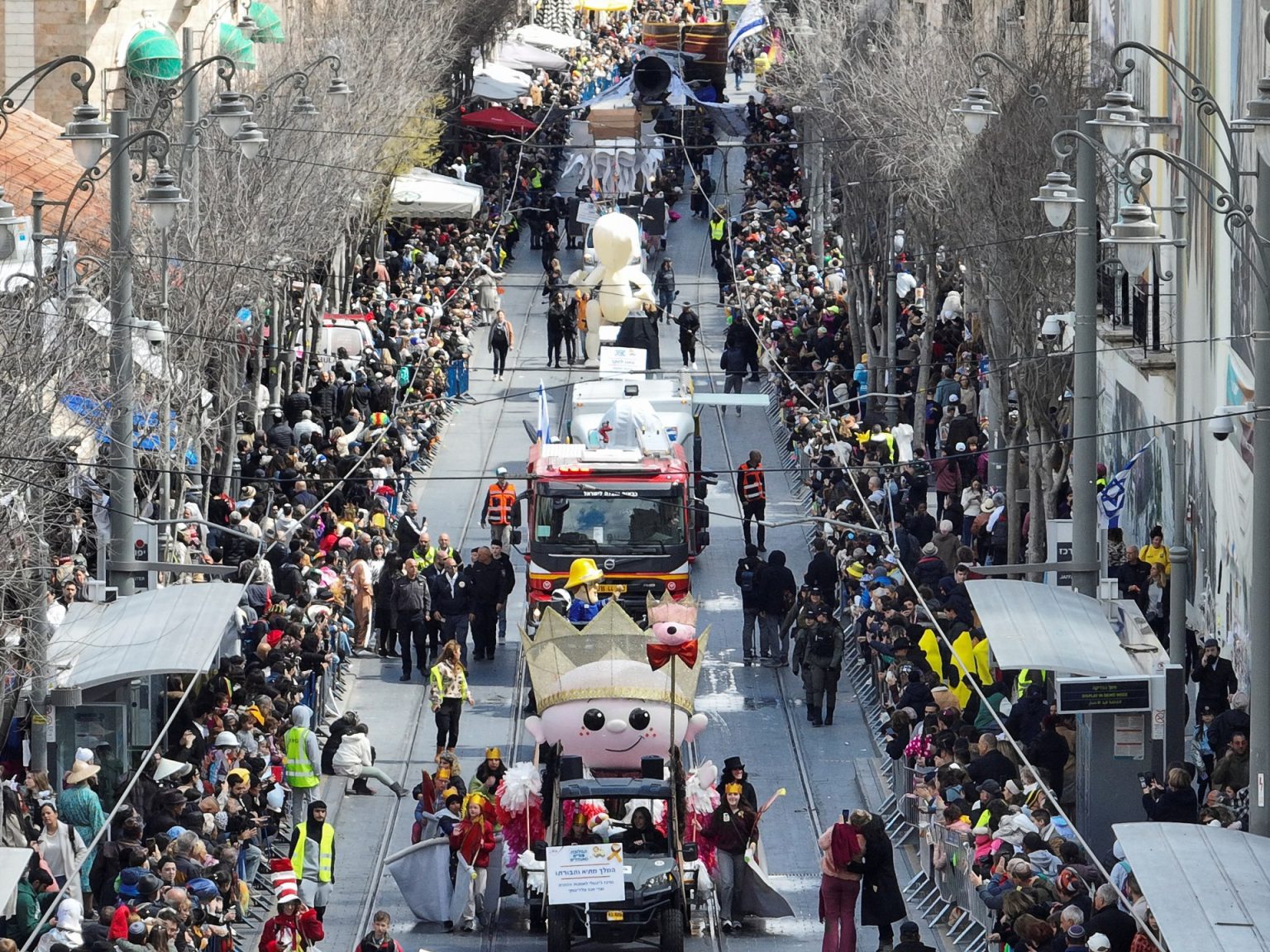 عشرات المستوطنين يقتحمون الأقصى وحملة اعتقالات بالضفة ب 2 1711369107