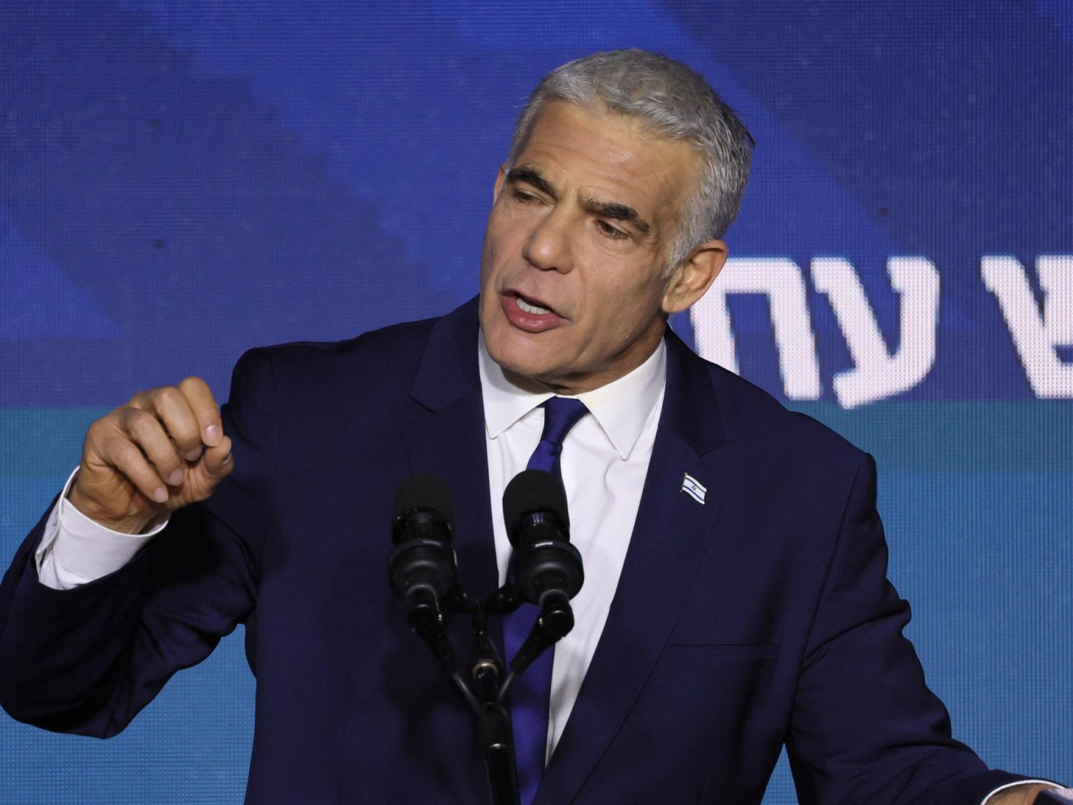 لبيد يهاجم “قانون التجنيد” ويتهم حكومة نتنياهو بالكذب والتهرب من المسؤولية 000 32ML9EA