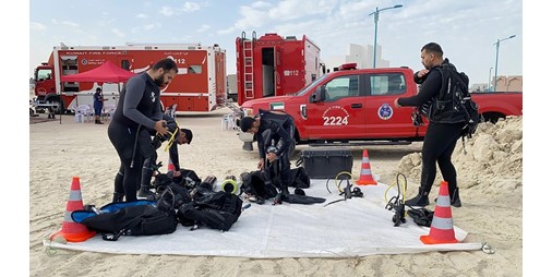 «الإطفاء والإنقاذ البحري» تقيم معسكراً تدريبياً للغواصين في مدينة صباح الأحمد البحرية 1228189 1