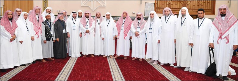 هنيئاً لأهل القرآن 10 وصف الصورة