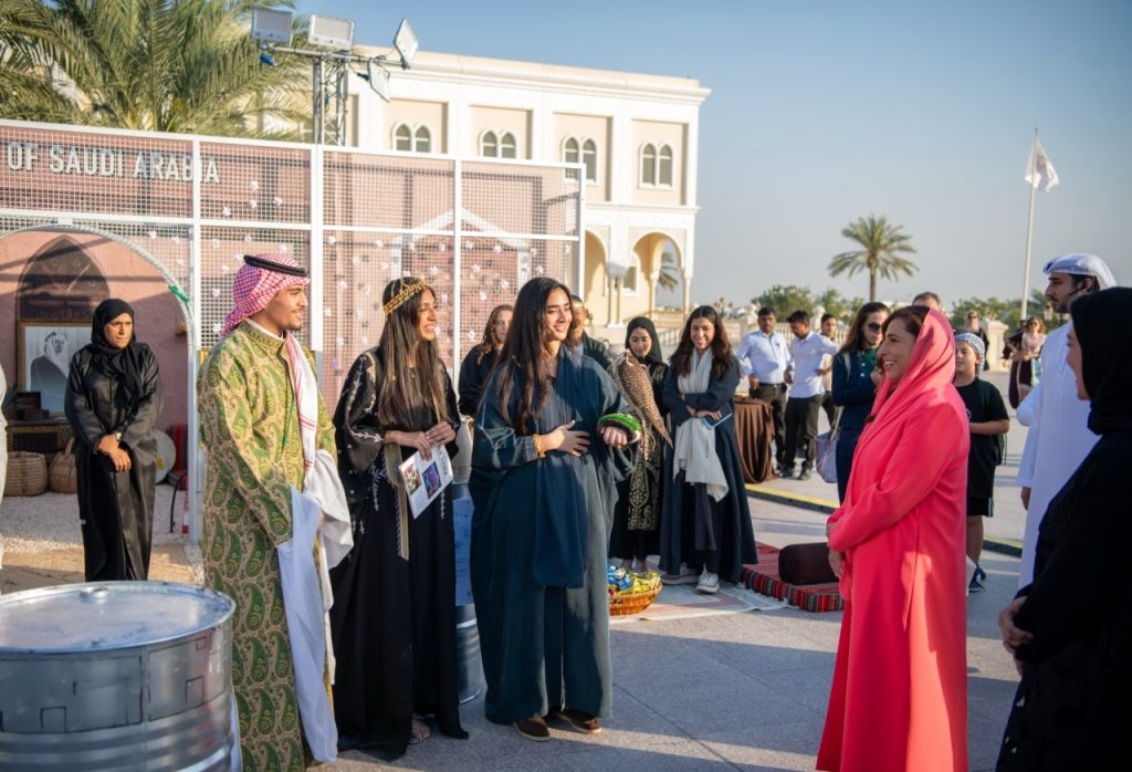 بدور القاسمي تفتتح فعاليات اليوم العالمي في «أمريكية الشارقة» 1709515328 image