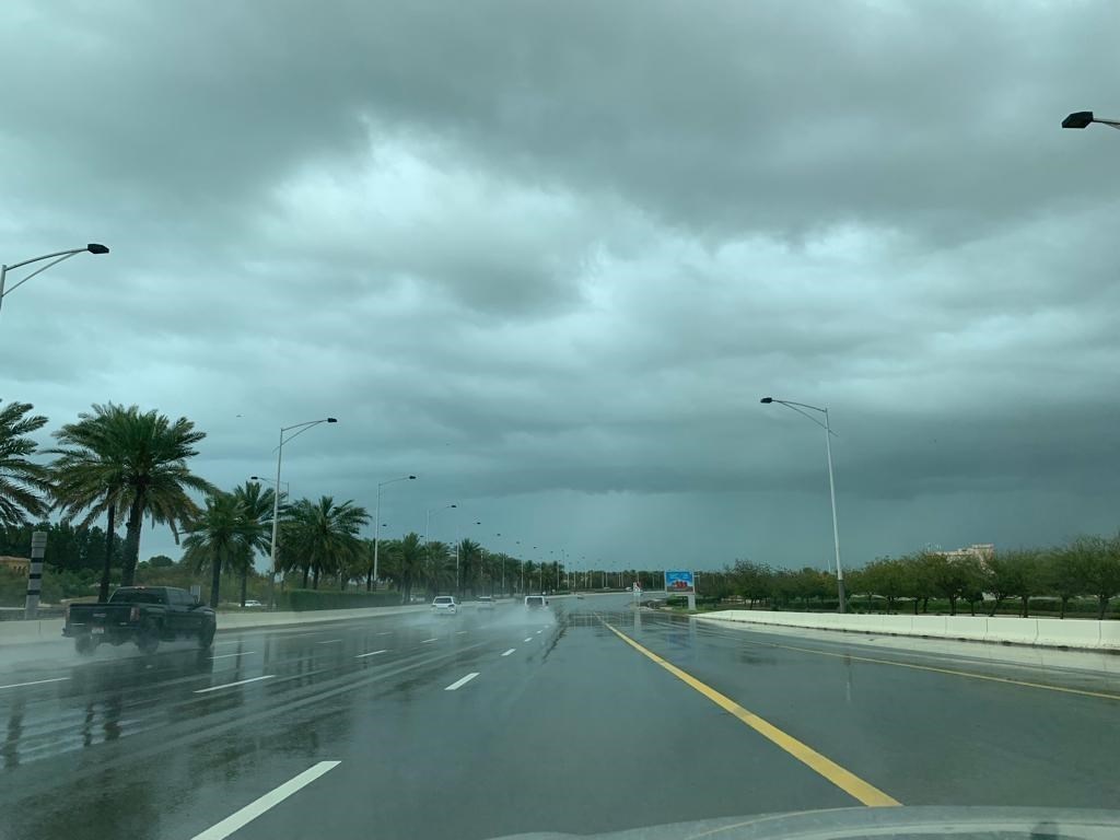 فيديو .. شرطة أبوظبي تدعو السائقين بالالتزام بالقيادة الآمنة وتدابير السلامة 1709527329 image