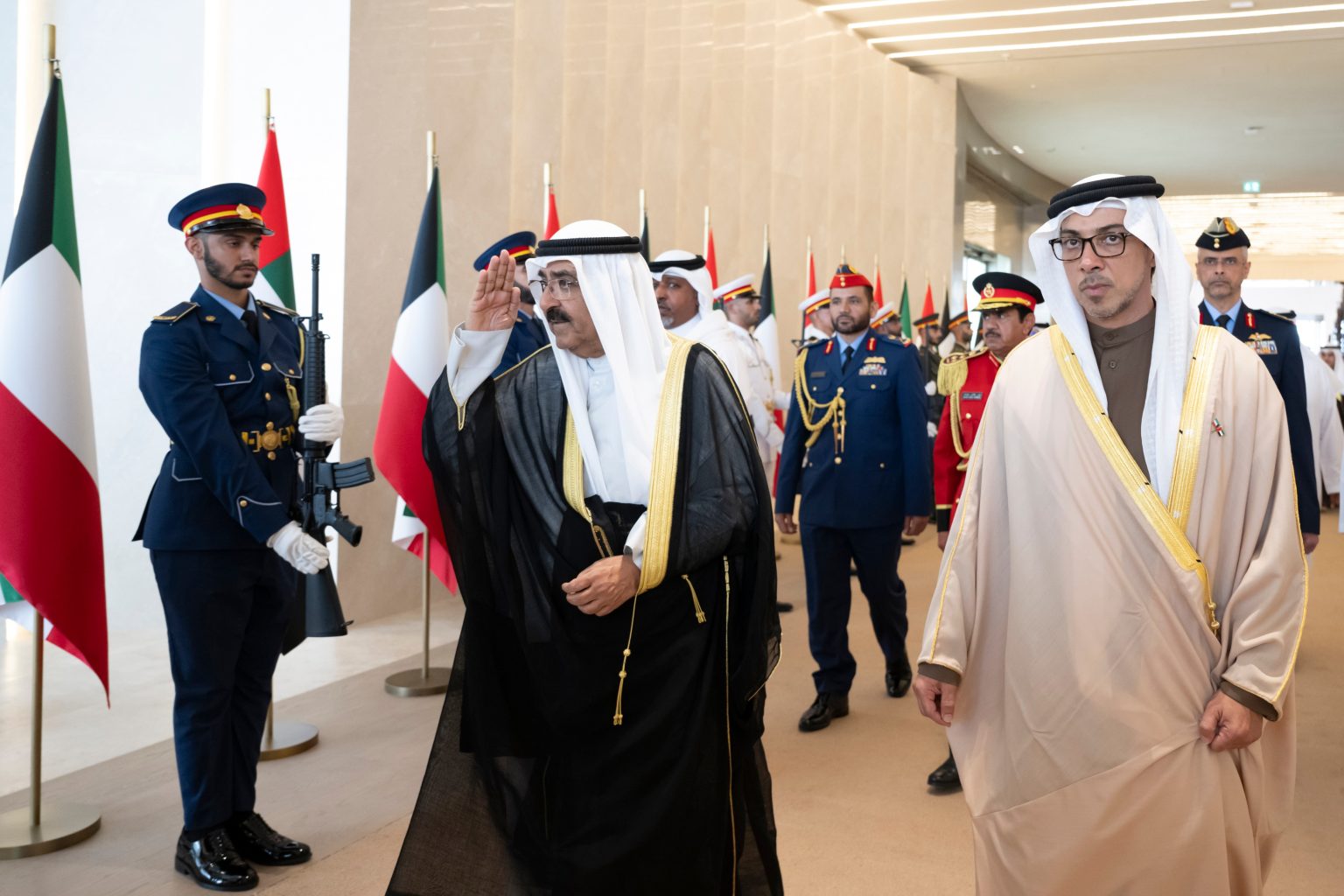 أمير الكويت يغادر البلاد 1709645959 image