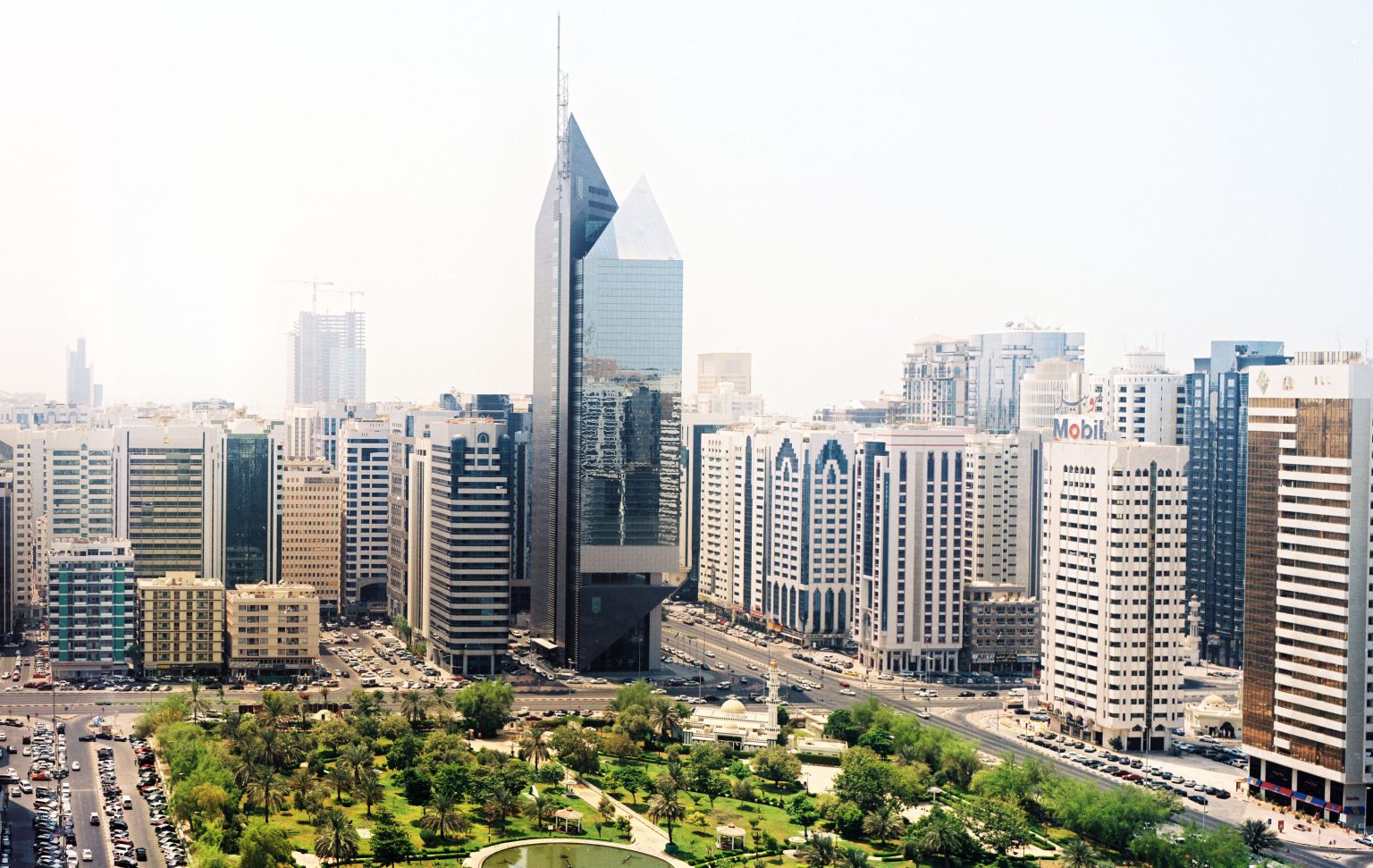 تسوية 1090 منازعة عقارية بقيمة 1.98 مليار درهم ودياً في أبوظبي 2023 1710839308 image