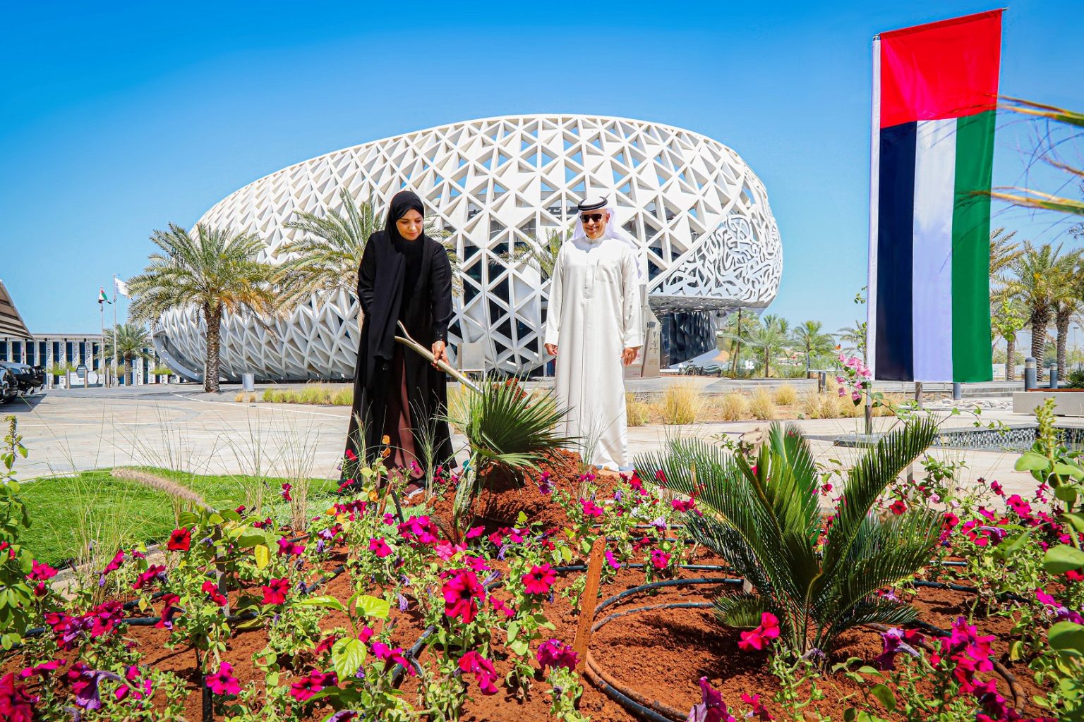 مصنع تجريبي لتحويل بقايا الـ«بوكسيت» إلى تربة مصنّعة 1710935548 image