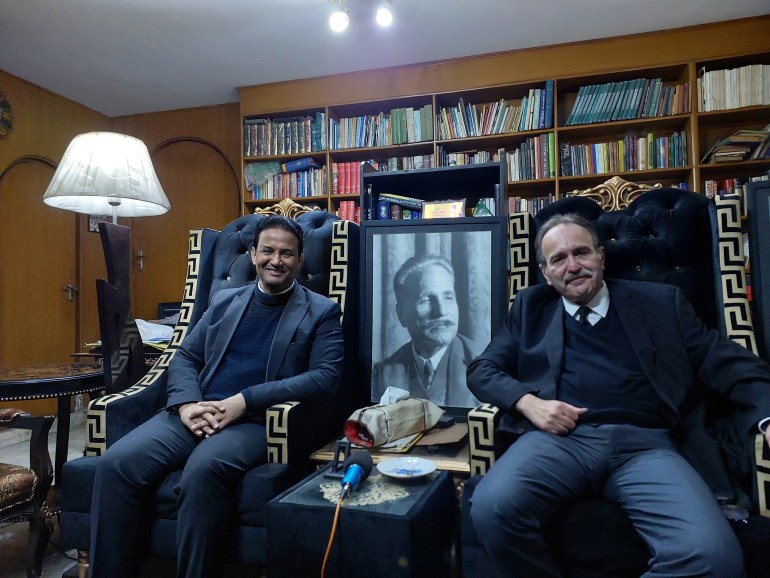 الأسد الباكستاني المتحفز.. رحلتي إلى ديار إقبال وآثاره 13 مع حفيد إقبال، المحامي منيب إقبال، ببيته في لاهور