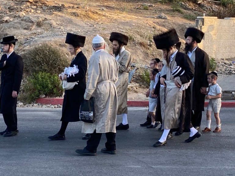 تجنيد الحريديم يثير الجدل بإسرائيل والسبب اقتصادي 1 الحريديم يعارضون الخدمة العسكرية ويستبدلونها بدراسة التوارة والديانة اليهودية.