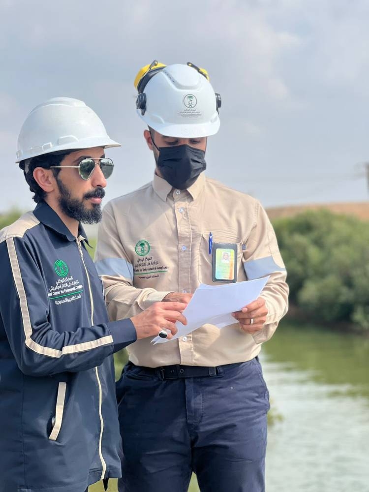 «الالتزام البيئي» يجري 25 ألف تحليل لسواحل البحر الأحمر.. ويراقب 443 مصباً ووادياً 2370125