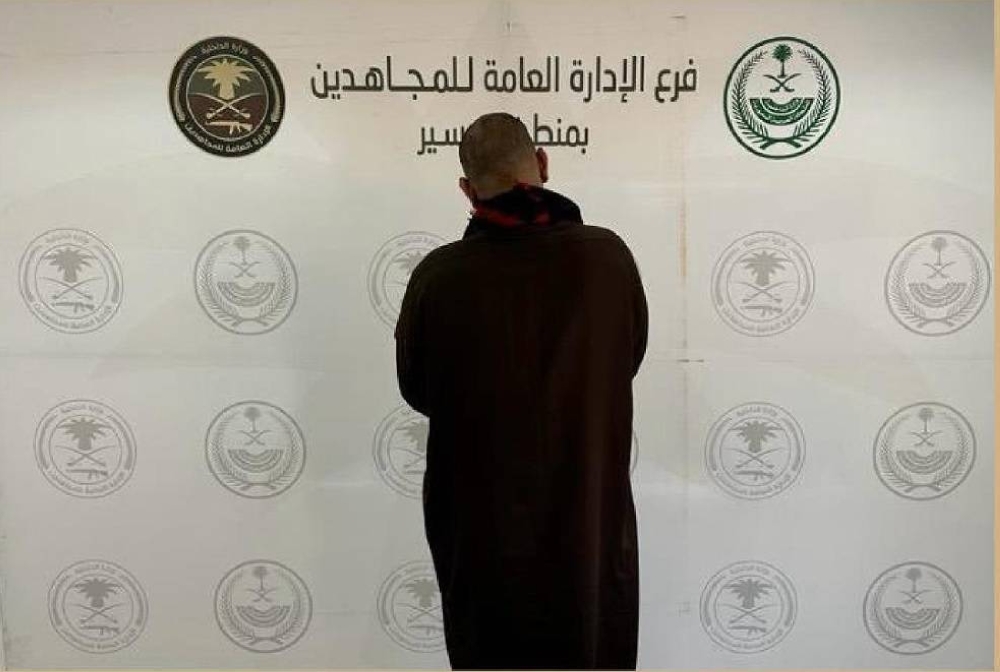 دوريات «المجاهدين» بعسير تقبض على شخص لترويجه مواد مخدرة 2370469