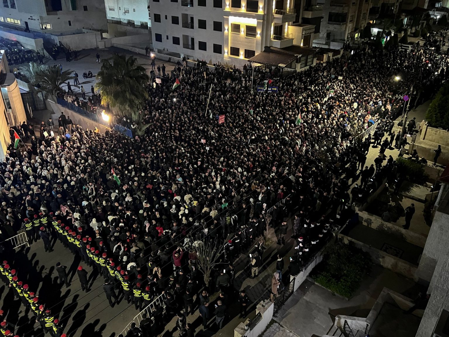 2RDAN PROTESTS 1711611914