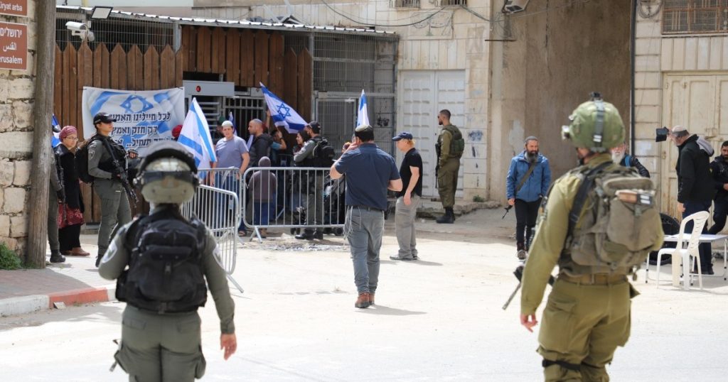 إسرائيل تواصل اعتداءاتها بالضفة والقدس والمقاومة تتصدى 33999315 1710520677