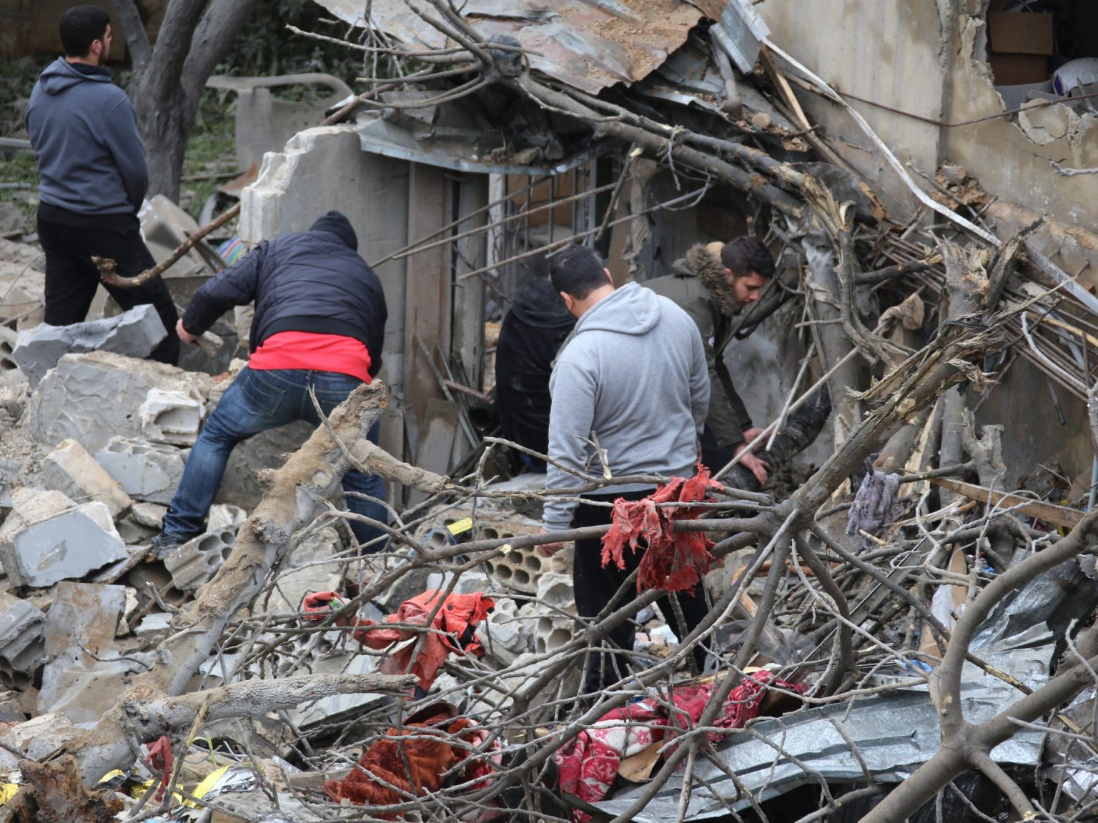 قتلى في قصف إسرائيلي جديد بجنوب لبنان وحزب الله يرد بضربات صاروخية 34106380 1711568558