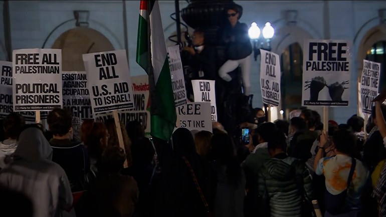 بن عامي: سياسات نتنياهو تخرج إسرائيل من الحلف الغربي 1 مظاهرات أميركية تطالب بوقف الحرب على غزة شاشة الجزيرة