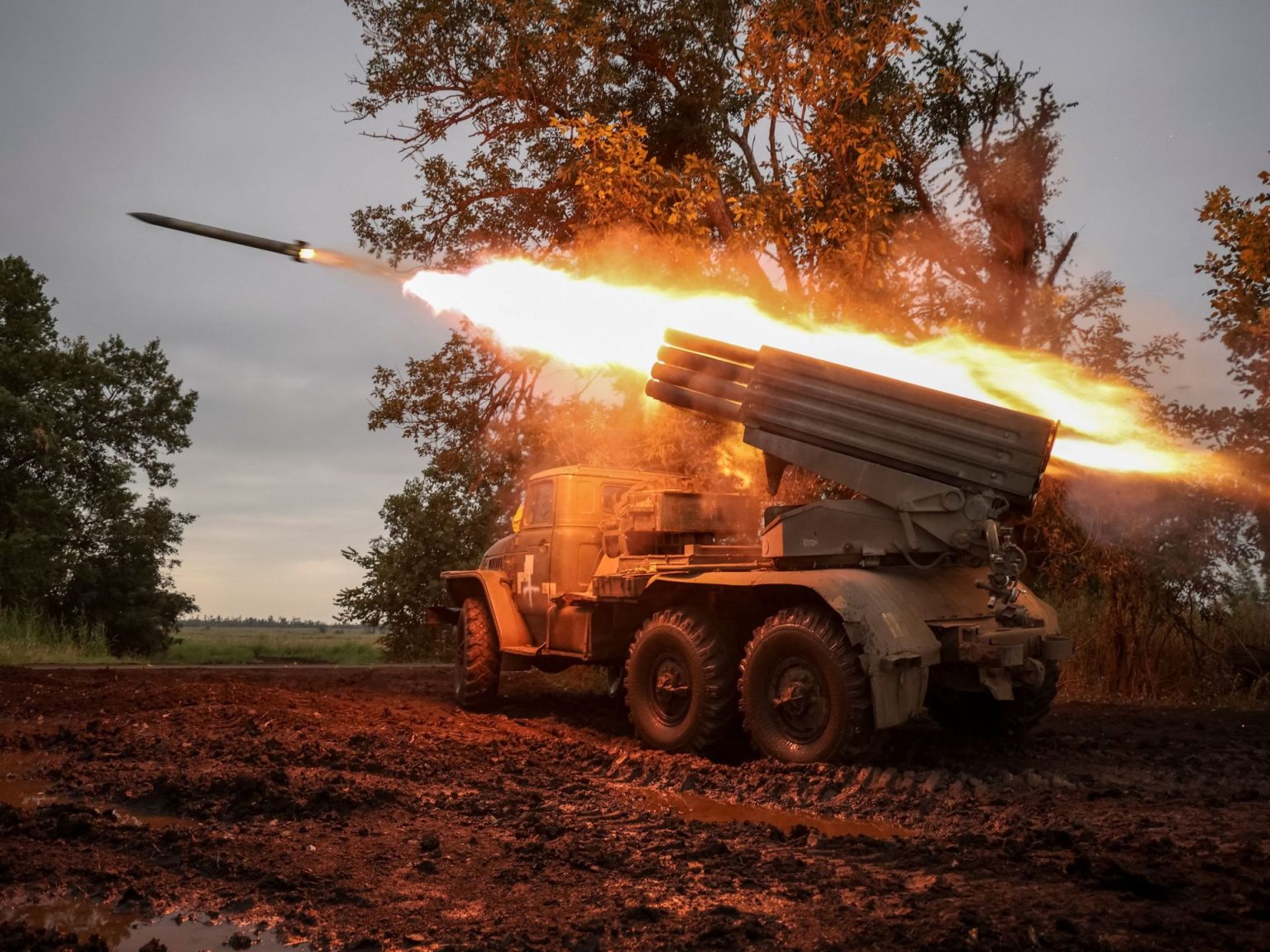 روسيا وأوكرانيا تتبادلان الهجمات والناتو يدرس إسقاط صواريخ تقترب من حدوده RC2KL2AEXJ3Y 1691850009