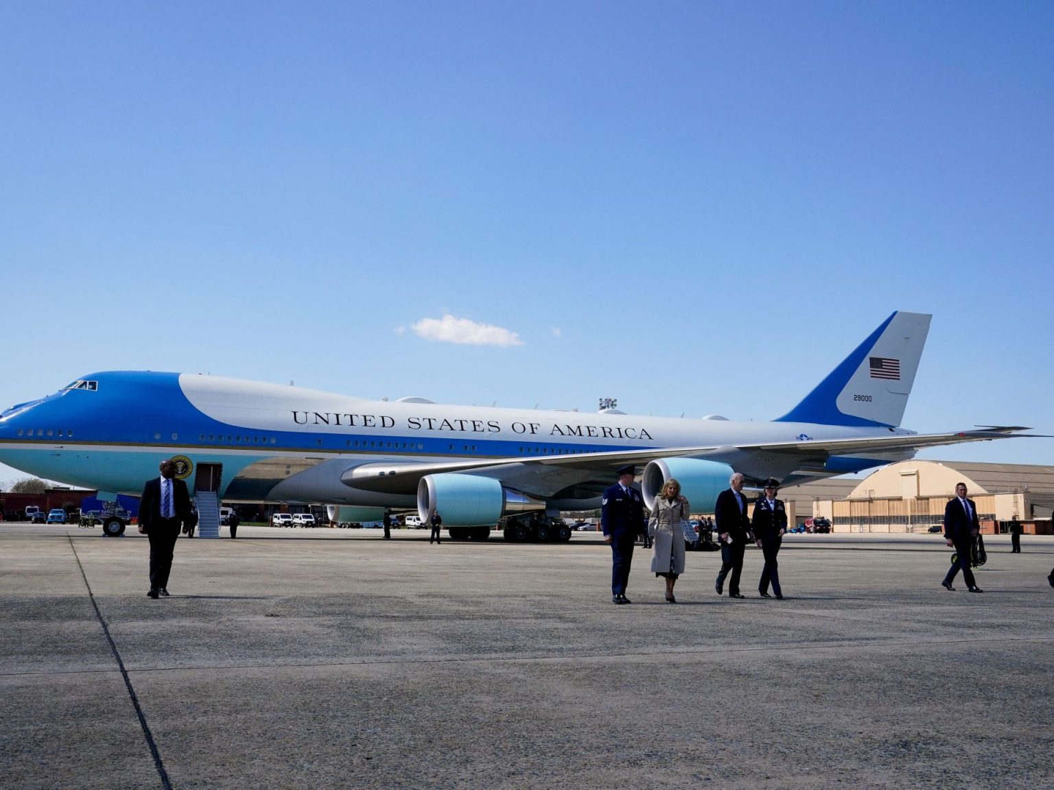 RC2TV6AG4O61 1711777536