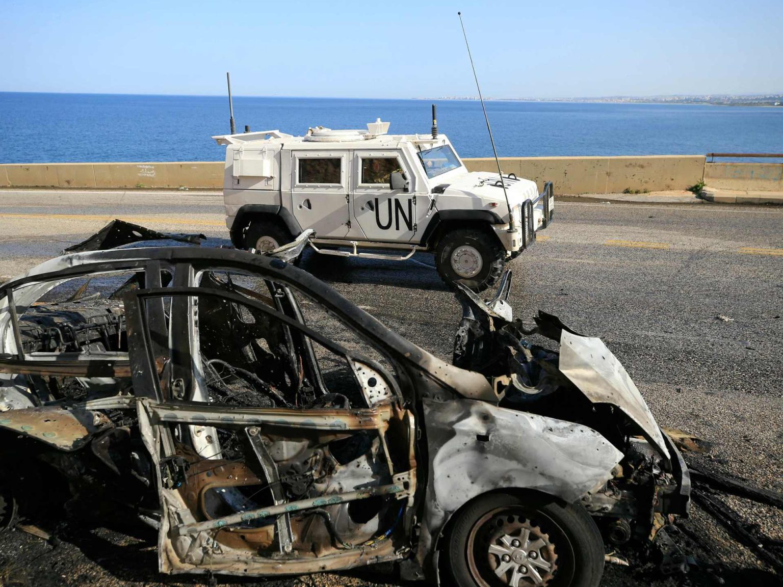 إصابة مراقبين أمميين بغارة إسرائيلية على جنوب لبنان doc 34km89l 1711793782