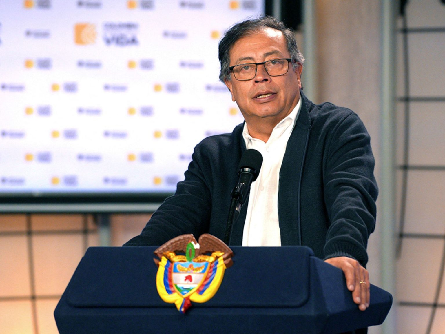 رئيس كولومبيا يهدد بقطع العلاقات مع إسرائيل doc 34lv2pt 1711475197