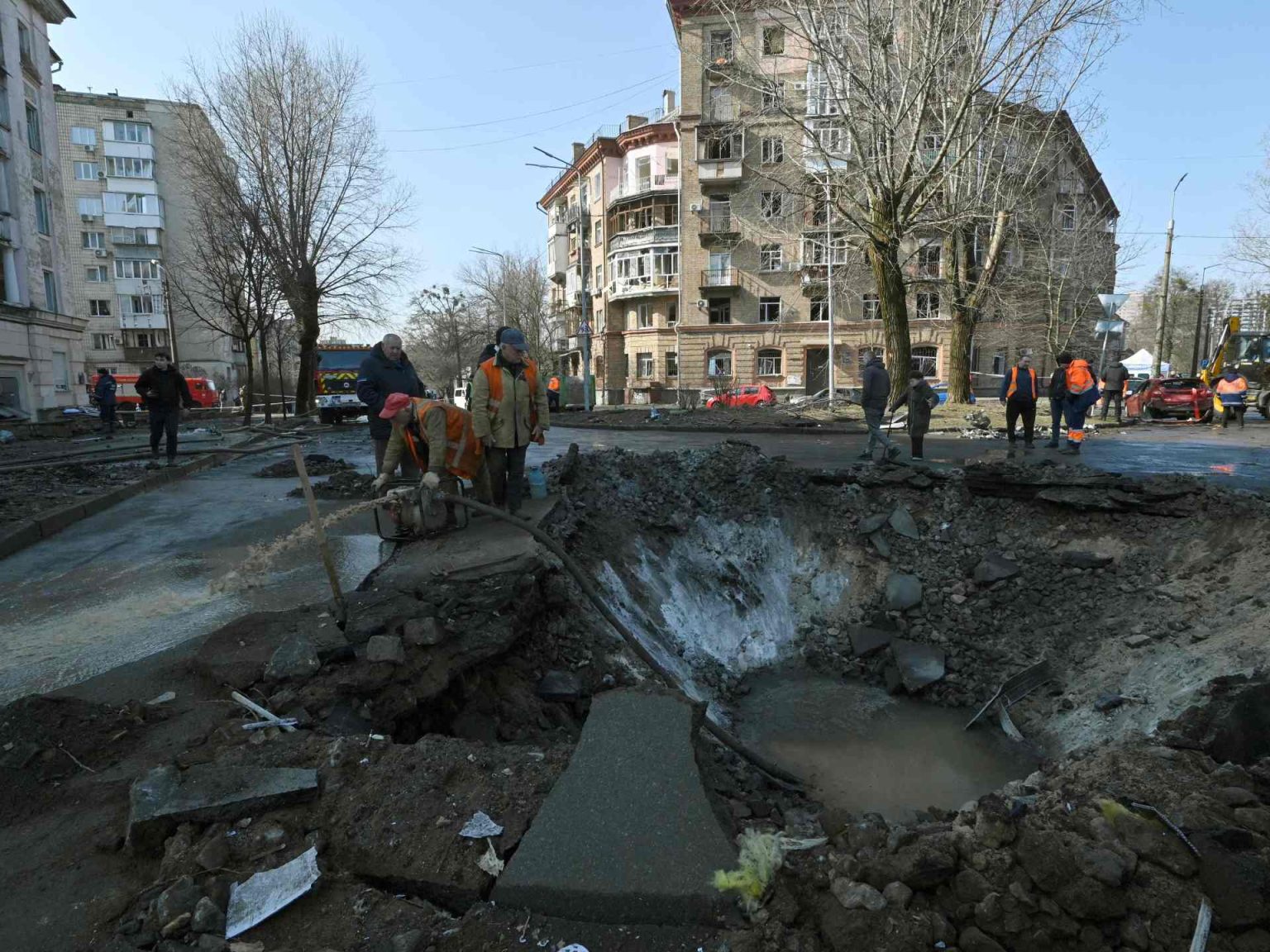 هجوم روسي مكثف على كييف وأوكرانيا تقصف القرم بعشرات الصواريخ doc 34ly2bu 1711261513