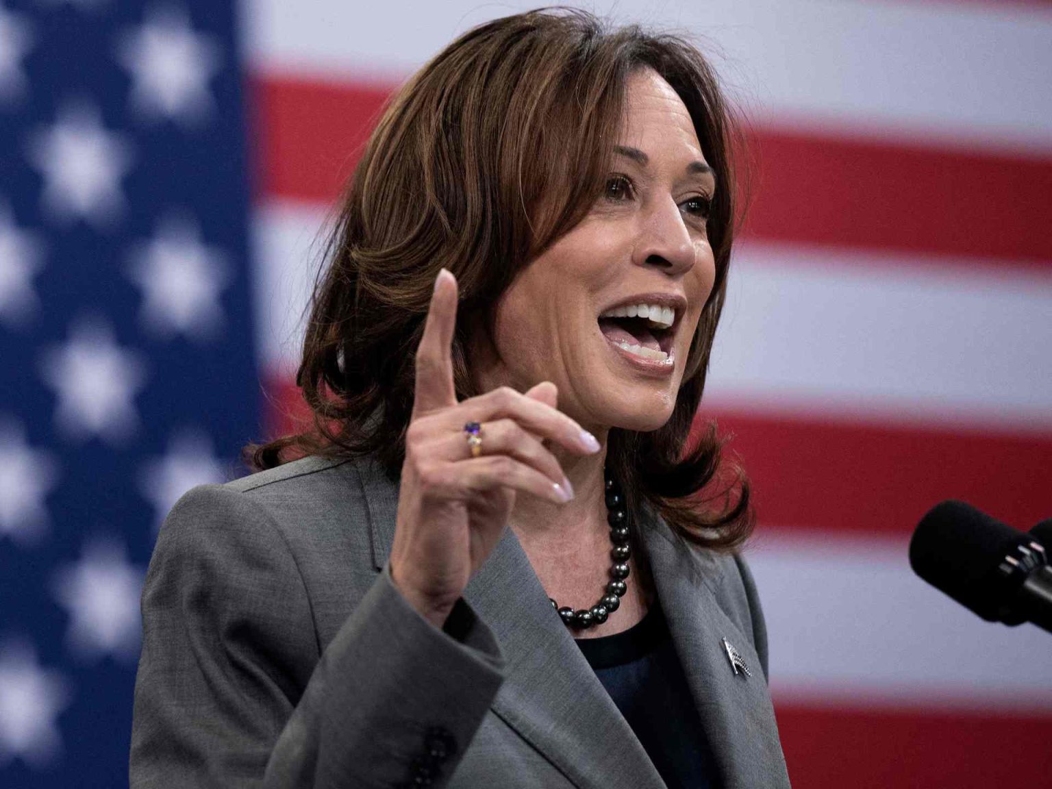 حملة الانتخابات تخرج نائبة بايدن عن المألوف doc 34mb7nr 1711728002