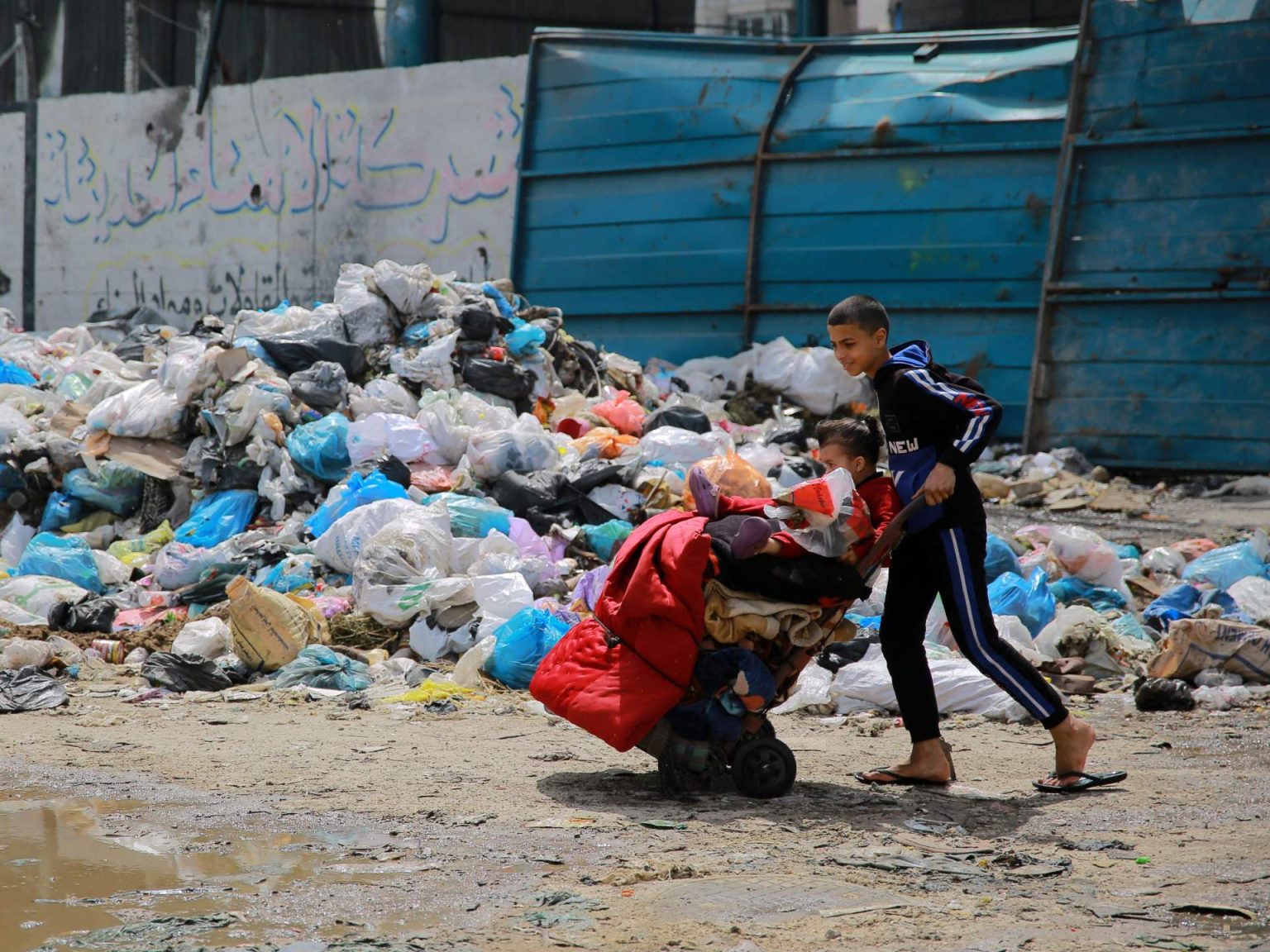 علماء يحذرون من وفاة 100 ألف بغزة جراء الأوبئة والأزمة الإنسانية doc 34mp3y8 1711723619