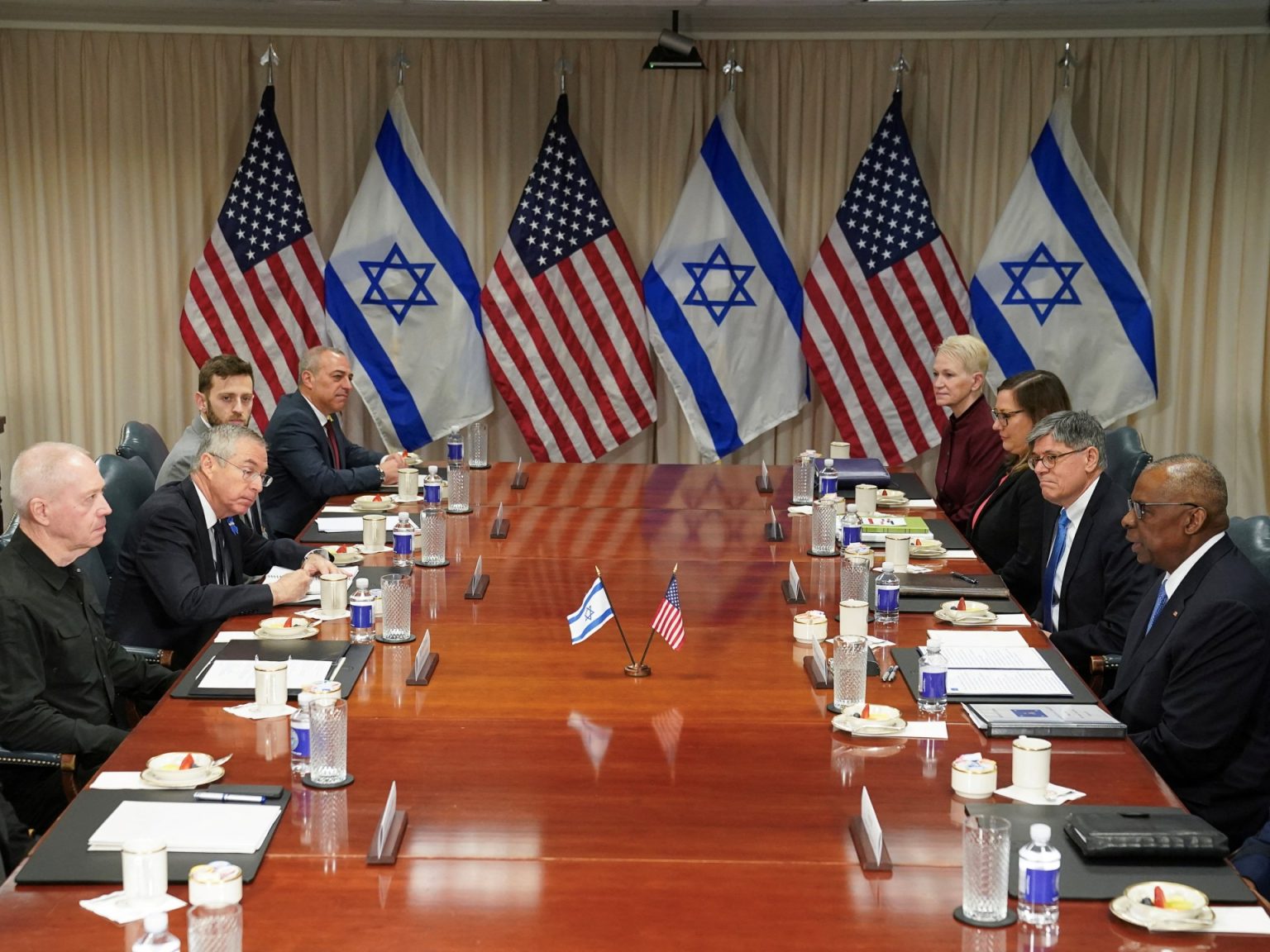 reuters 2 1711480136