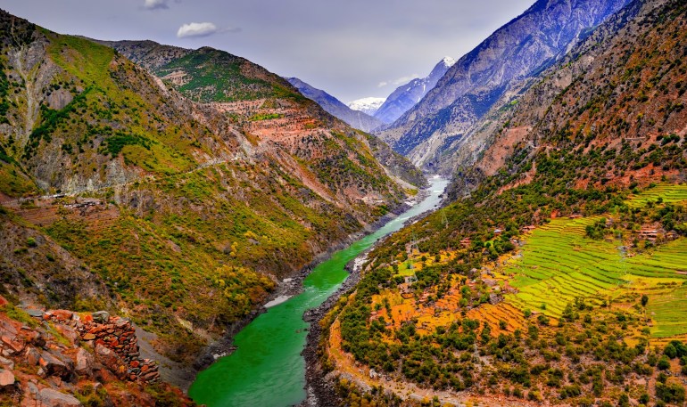 الأسد الباكستاني المتحفز.. رحلتي إلى ديار إقبال وآثاره 32 aerial view to Indus river and valley, Karakoram, Pakistan