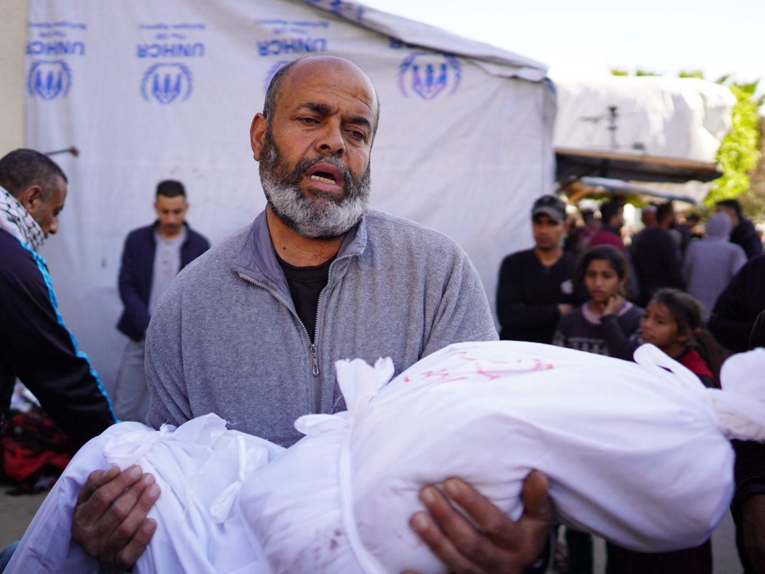 الاحتلال يستهدف النازحين بنادي الشجاعية وإعلامه يتحدث عن حدث “صعب” لجنوده بغزة محرقة 1711576561