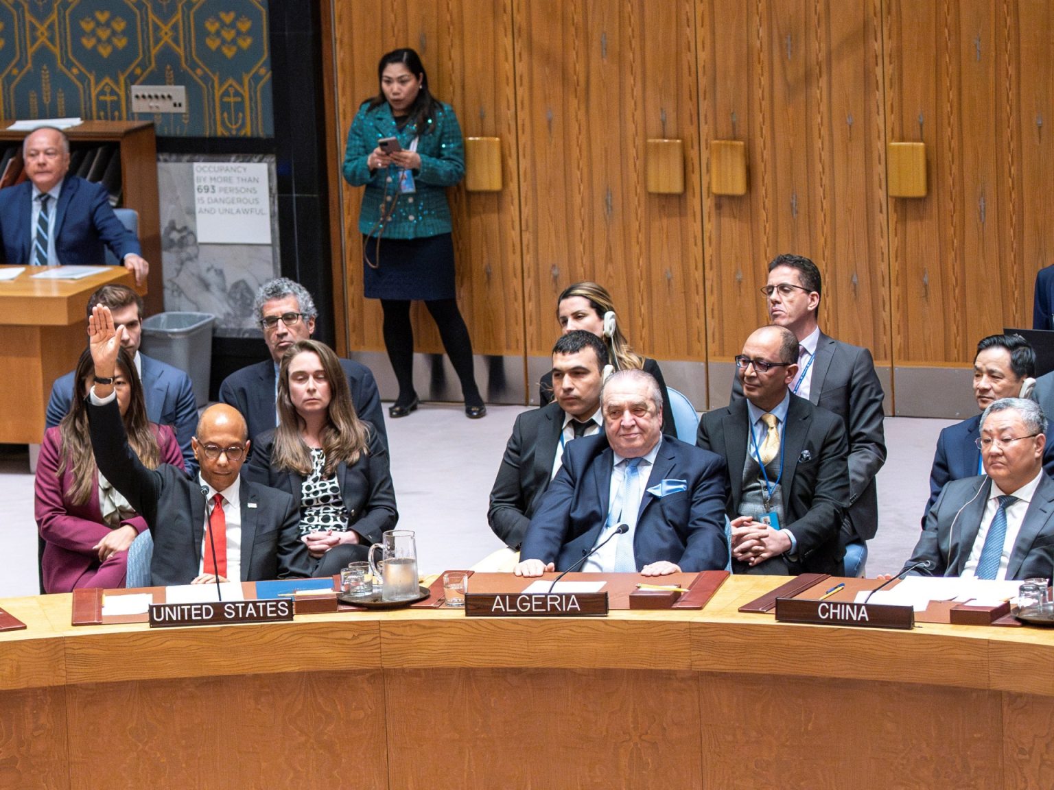 فيتو واشنطن.. حماس تندد والسلطة تدين وإسرائيل تهنئ 00 1713478366