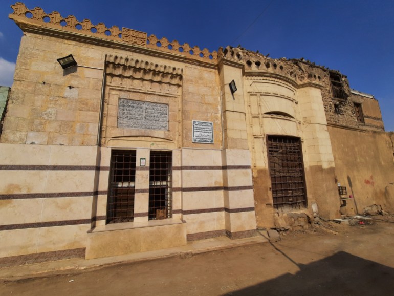 دموع "بقيع مصر" ومدينة الموتى التاريخية.. ماذا بقى من قرافة القاهرة؟ 5 ضريح فاطمة العيناء بنت القاسم الطيب بن المأمون بن جعفر الصادق بن محمد الباقر بن علي زين العابدين بن الإمام الحسين