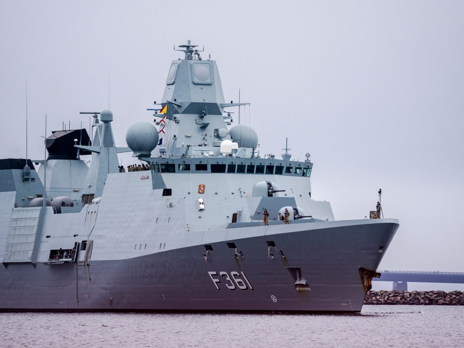 الحوثيون: استهدفنا سفنا أميركية وإسرائيلية وبريطانية في 5 عمليات عسكرية 12137997 1 1712508927