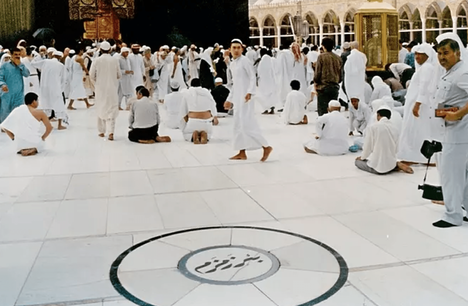 ماء زمزم.. سقيا الحجيج الذي لا ينضب، من أين يأتي وما قصة ظهوره أول مرة؟ 1712432700 زمزم موضع 1712146233