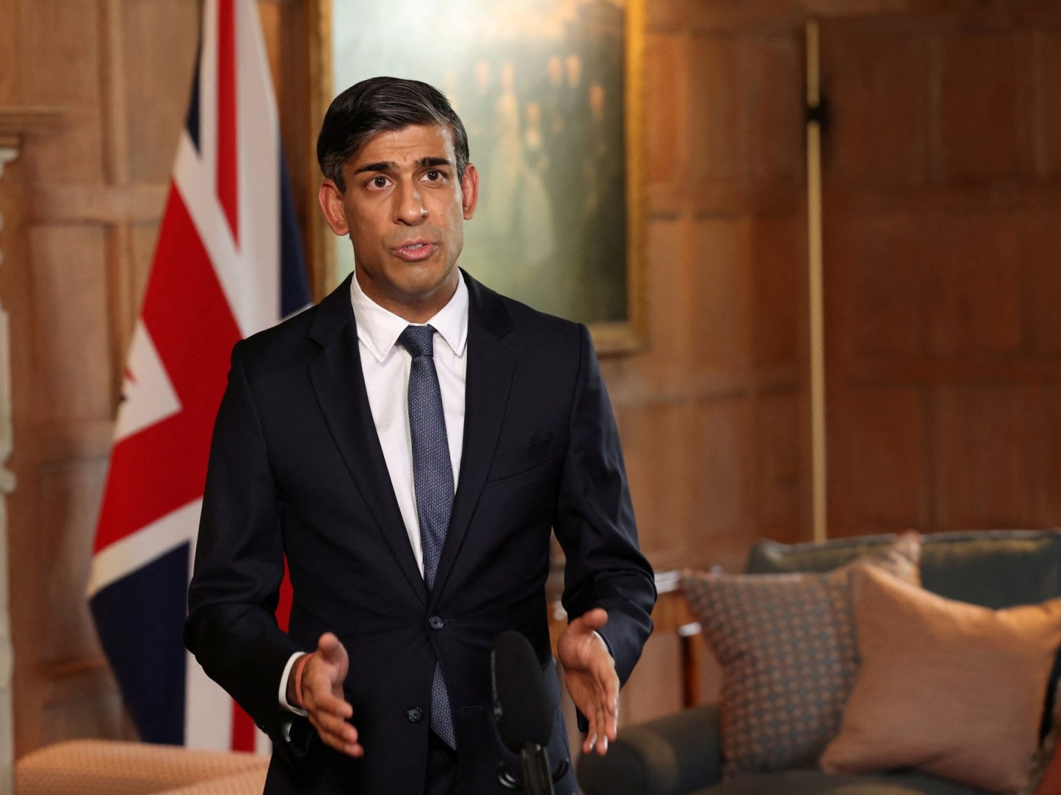 بريطانيا “مصدومة من حمام الدم” بغزة وتؤكد أن دعمها لإسرائيل ليس بلا شروط 1713064120 1712444265