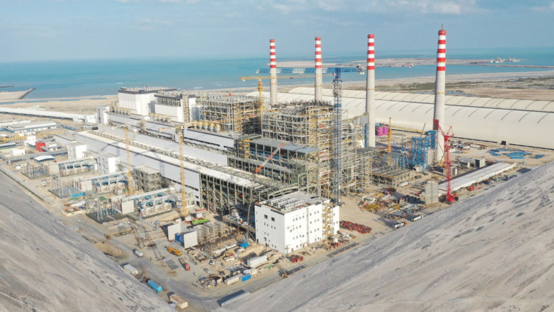 180 مليون غالون من المياه المحلاة يومياً القدرة الإنتاجية لـ «مجمّع حصيان» 1713408888 image