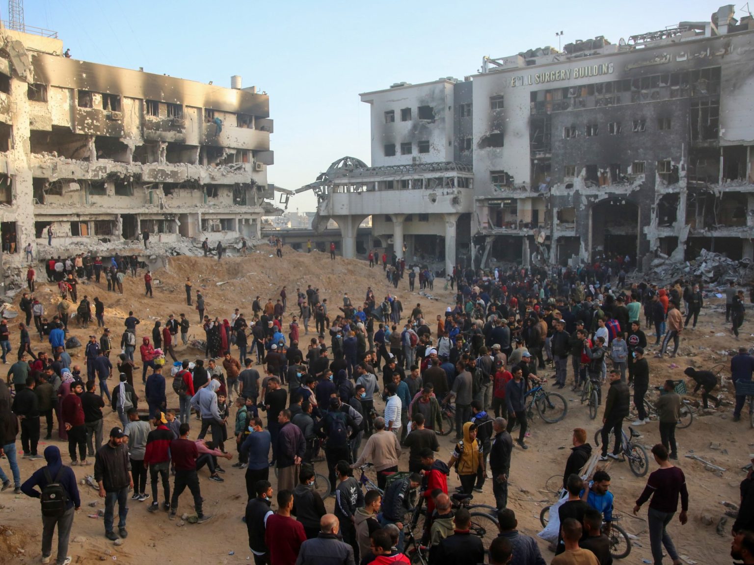 “كأنه مشهد نهاية العالم”.. صور مجمع الشفاء تشعل منصات التواصل 2020 2 1711961023