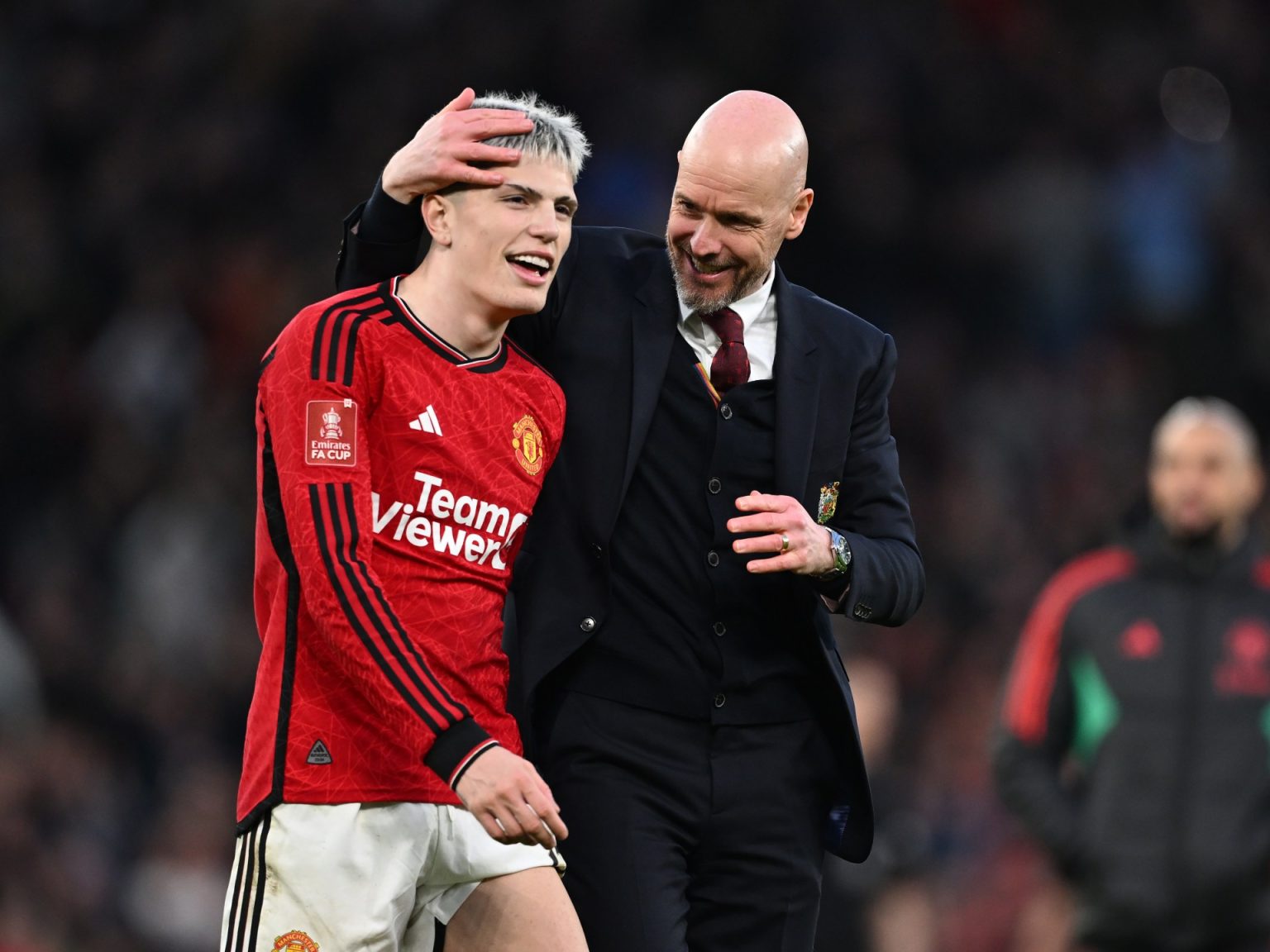 تين هاغ المحرج يغادر مؤتمره الصحفي غاضبا وغارناتشو يتشفى بمدربه 2092374484 1713102398