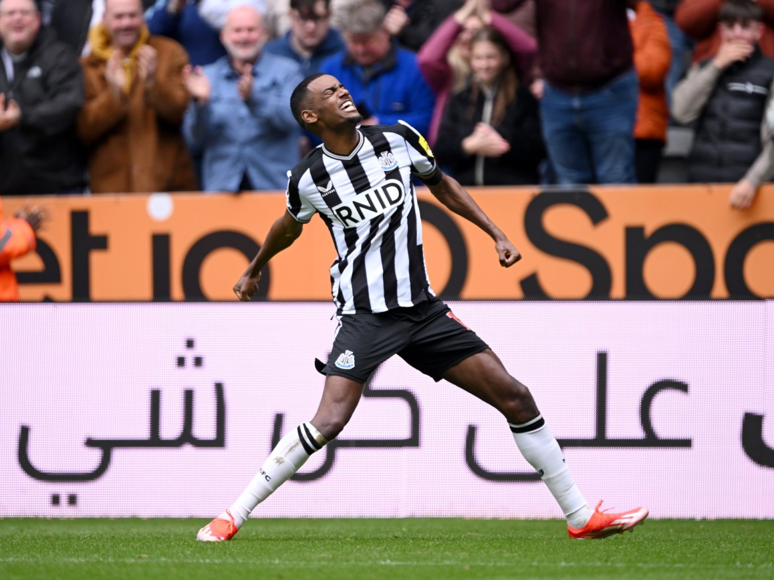 نيوكاسل يسحق توتنهام في البريميرليغ 2148504048 1713016246