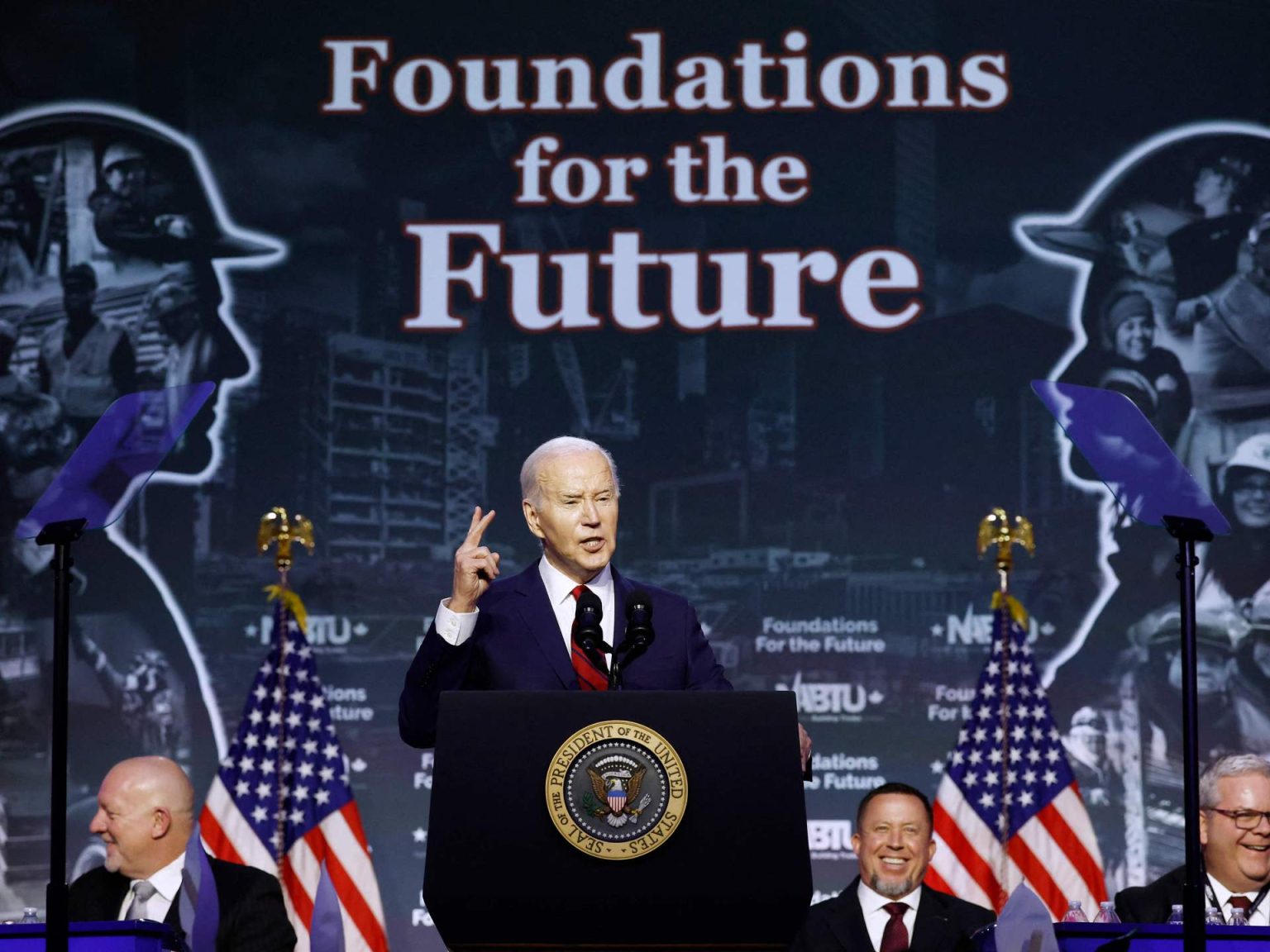 بايدن بعد توقيع مساعدات أوكرانيا وإسرائيل: القرار يحفظ أمن أميركا 2150010029 1713983887