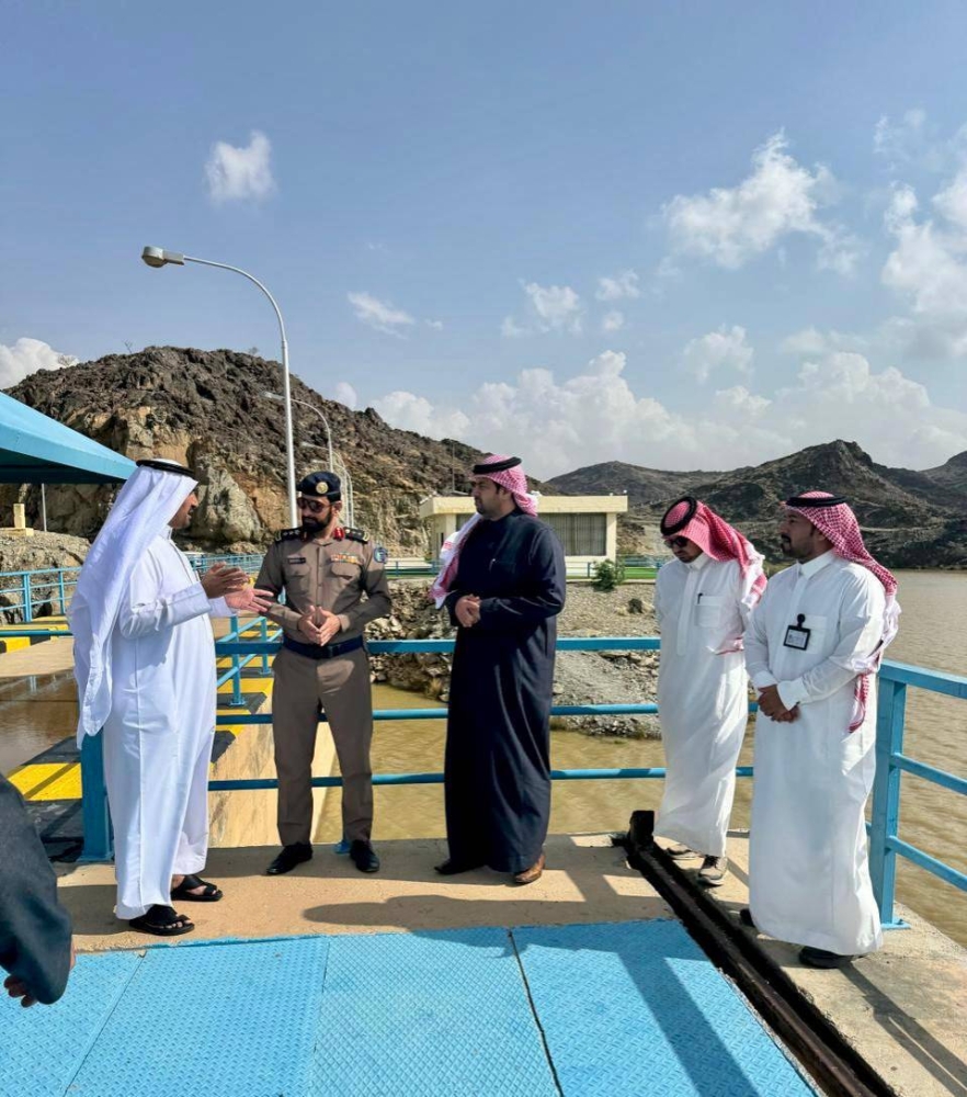 أمير الباحة يوجه بمعالجة آثار الحالة المطرية 2373219