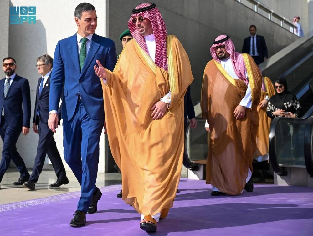 رئيس وزراء مملكة إسبانيا يغادر جدة 2373400