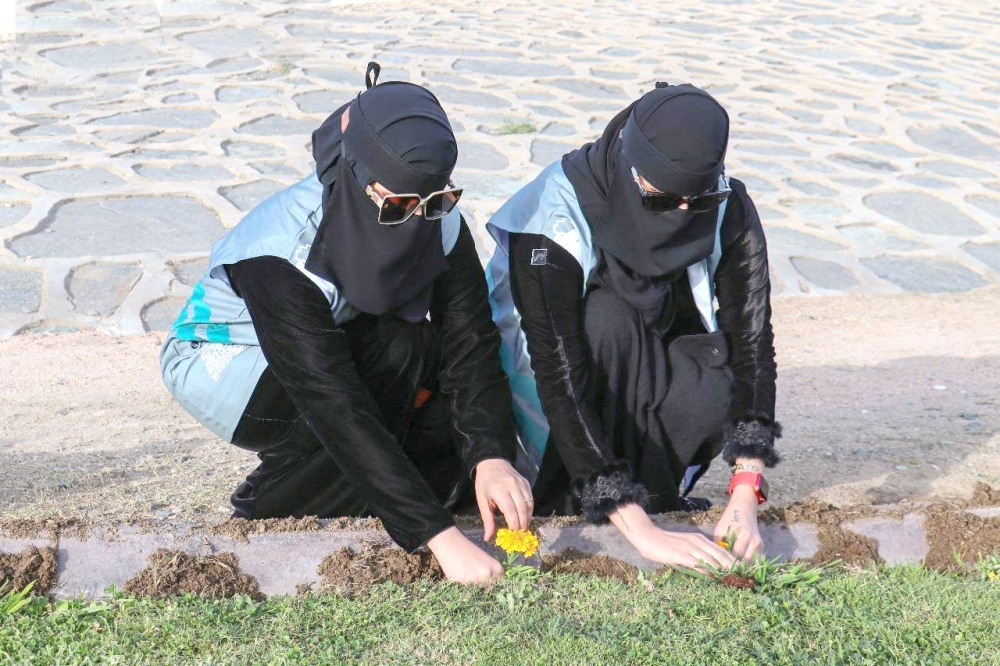 أمانة الطائف تعزز تمكين الشباب والفتيات بمبادرات تطوعية 2374339