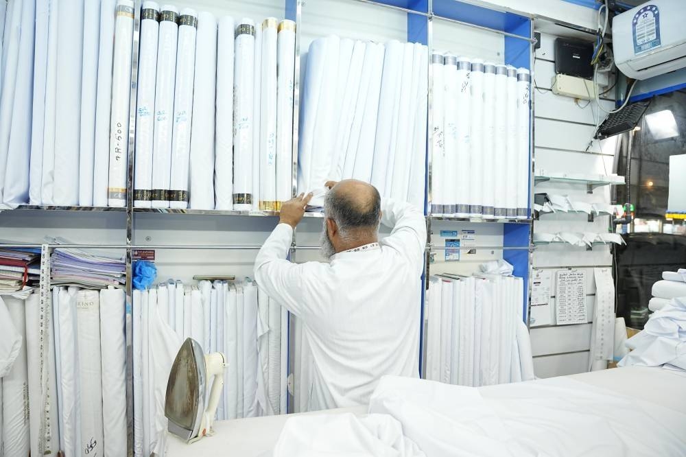 «ثوب العيد».. يرفع حركة الشراء 2374342