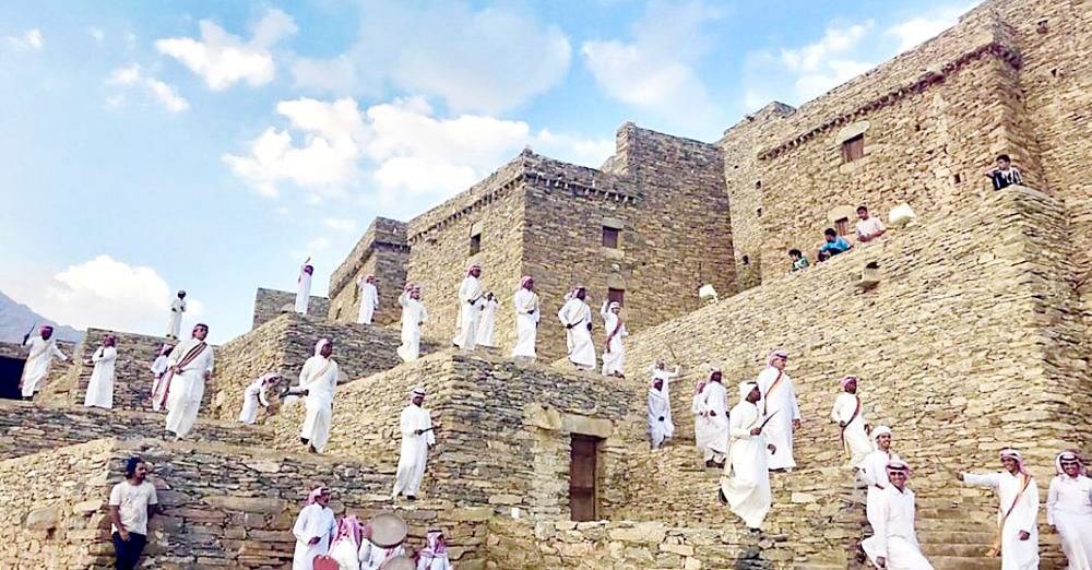 «ذي عين» تتزين احتفالاً باليوم العالمي للتراث 2377215