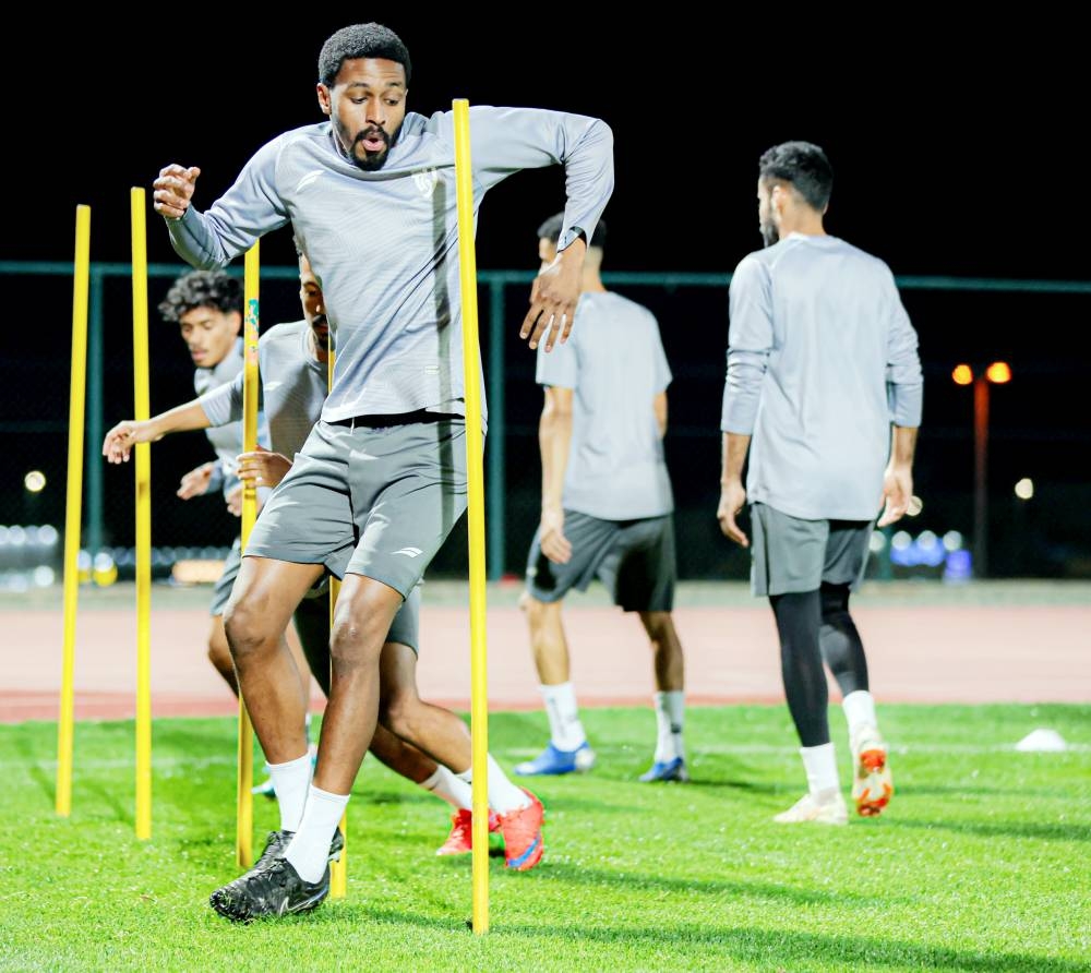 الطائي يصارع الهبوط 2377474