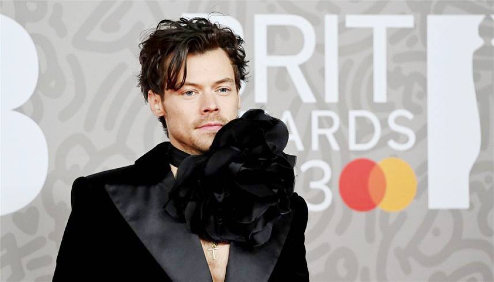 هوس الجمهور.. سجن «معجبة» أزعجت فناناً بـ 8 آلاف رسالة في شهر 2378328