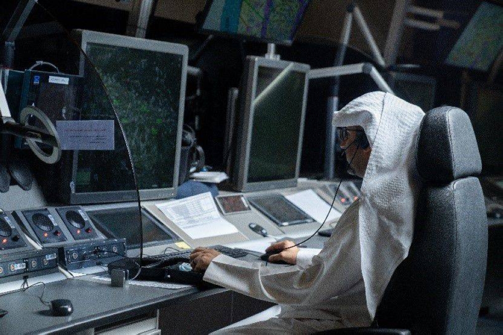 المراقبون الجويون: أعين يقظة لضمان سلامة المسافرين 2379274