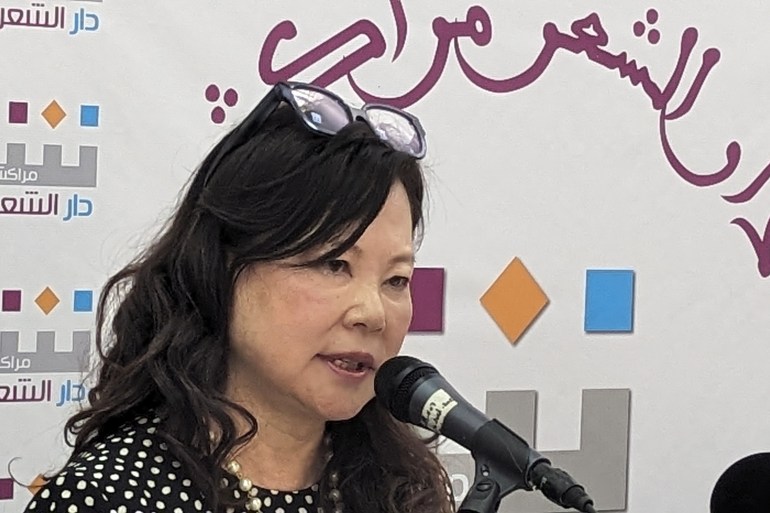 الشاعر ومترجمه.. من يعبر عن ذات الآخر؟ 2 ***داخليه*** عبد الغني بلوط/ دار الشعر بمراكش/ الشاعرة الأمريكية من أصل كوري تانيا كو هونغ/ بفضل الترجمة اقحمت عوالم أخرى واكتشفت شعراء وجمهورا جديدا