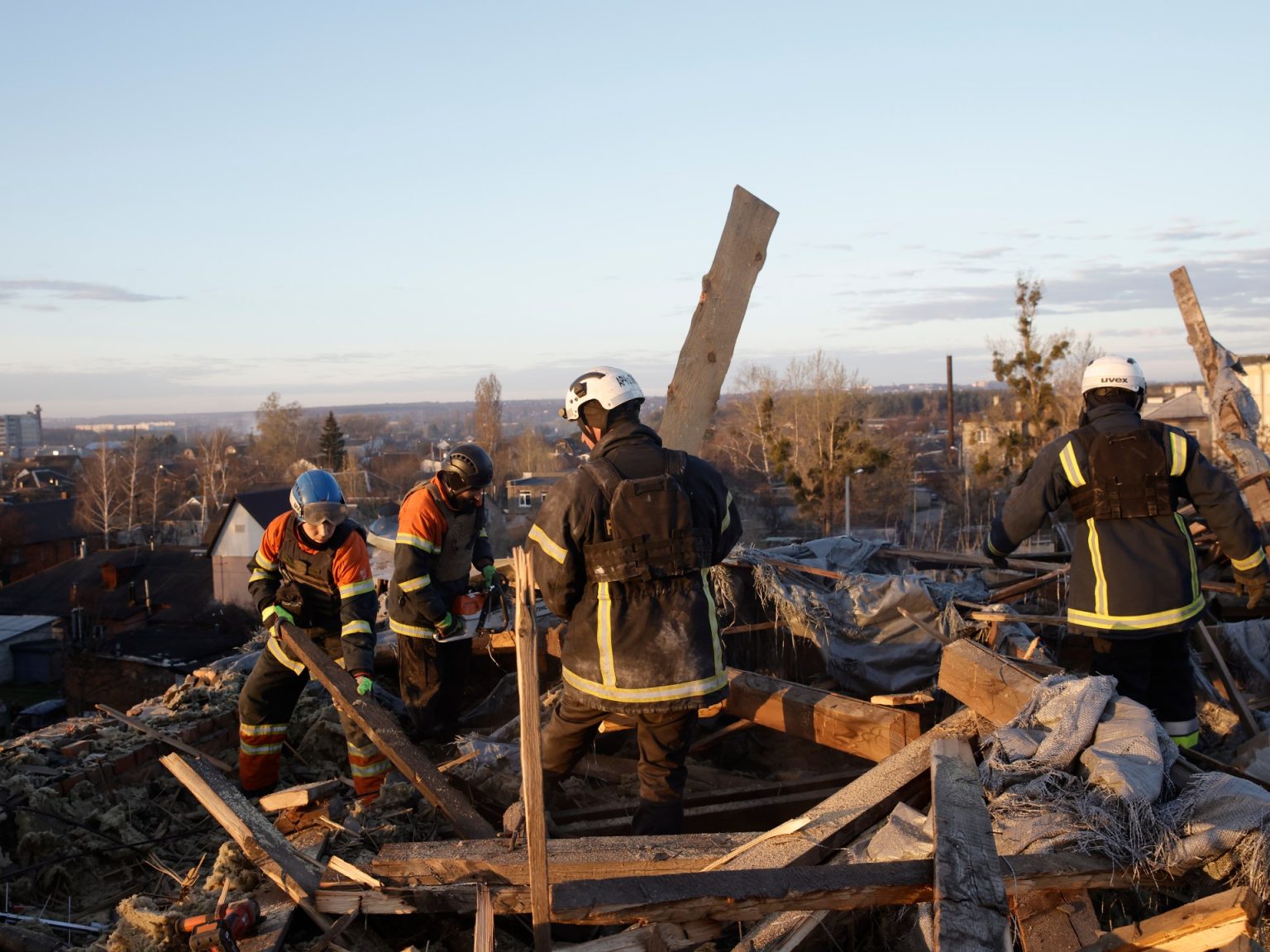 هجوم روسي بالمسيّرات يوقع 4 قتلى بخاركيف ويؤدي لانقطاع الكهرباء 34180131 1712232468