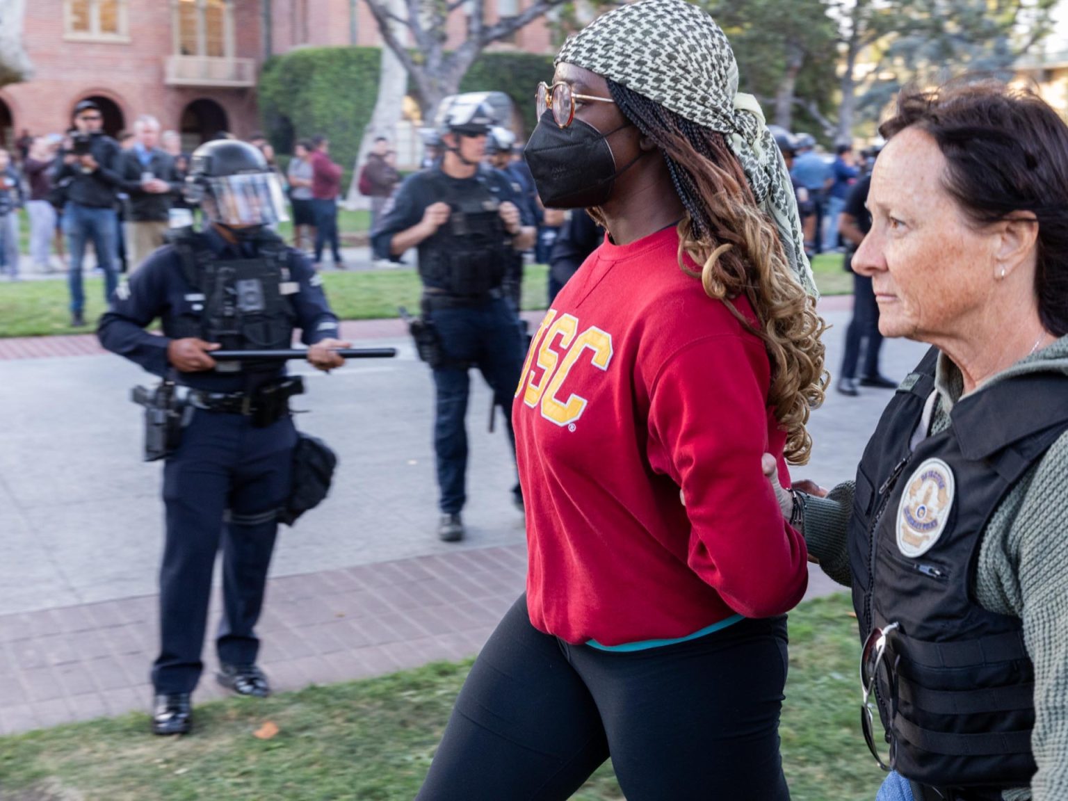 الشرطة الأميركية تعتقل عشرات الطلاب الداعمين لفلسطين والاعتصامات تتوسع 34371358 1714028903