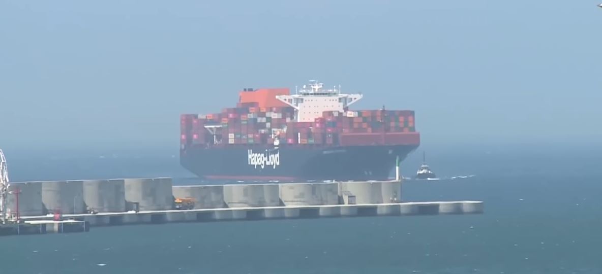 ميناء طنجة المتوسط.. مرفأ “مُلك” قديم وبوابة العالم الجديدة 3 التنافس بين الميناءين المغربي والإسباني ليس مجرد رهان اقتصادي عابر