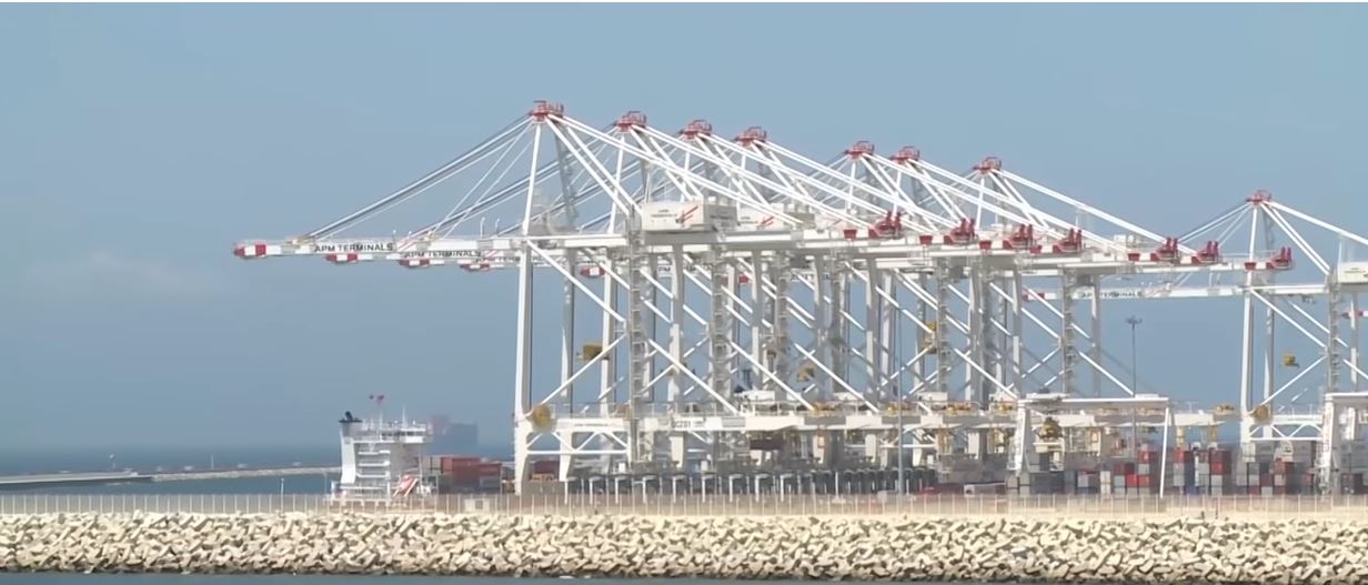 ميناء طنجة المتوسط.. مرفأ “مُلك” قديم وبوابة العالم الجديدة 4 ظل المغرب تاريخيا يَعتبر المحيط الأطلسي منفذه الرئيسي نحو البحر